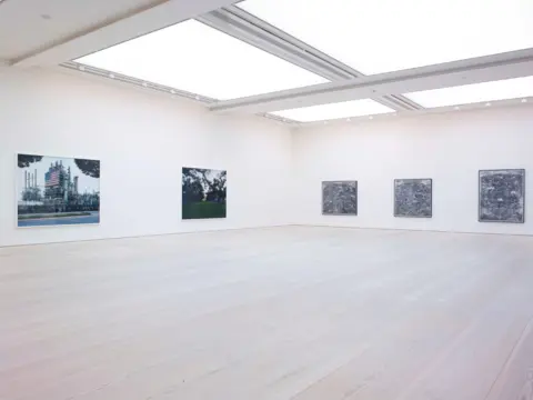 Saatchi Gallery