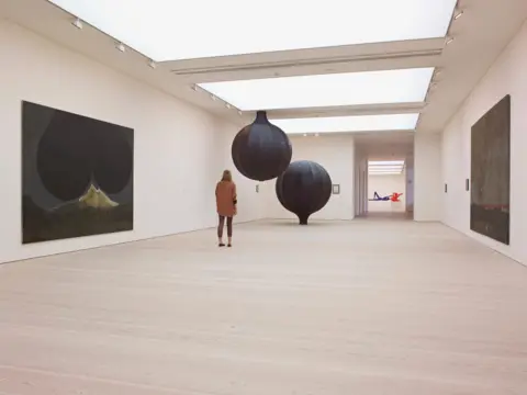 Saatchi Gallery